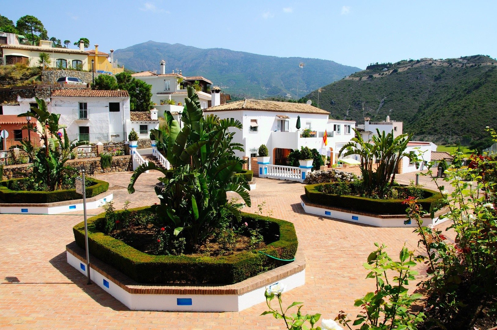 A square in the village of Benahavís, with the mountains behind