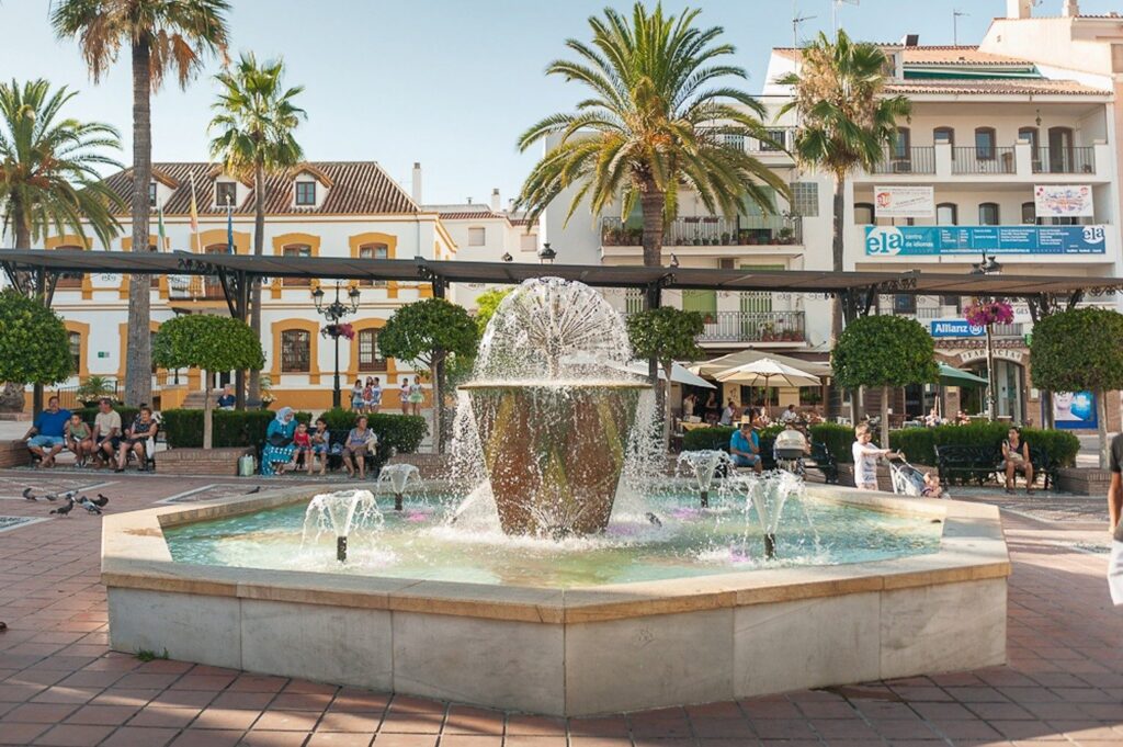 A fountain in a palm-lined square in San Pedro de Alcántara